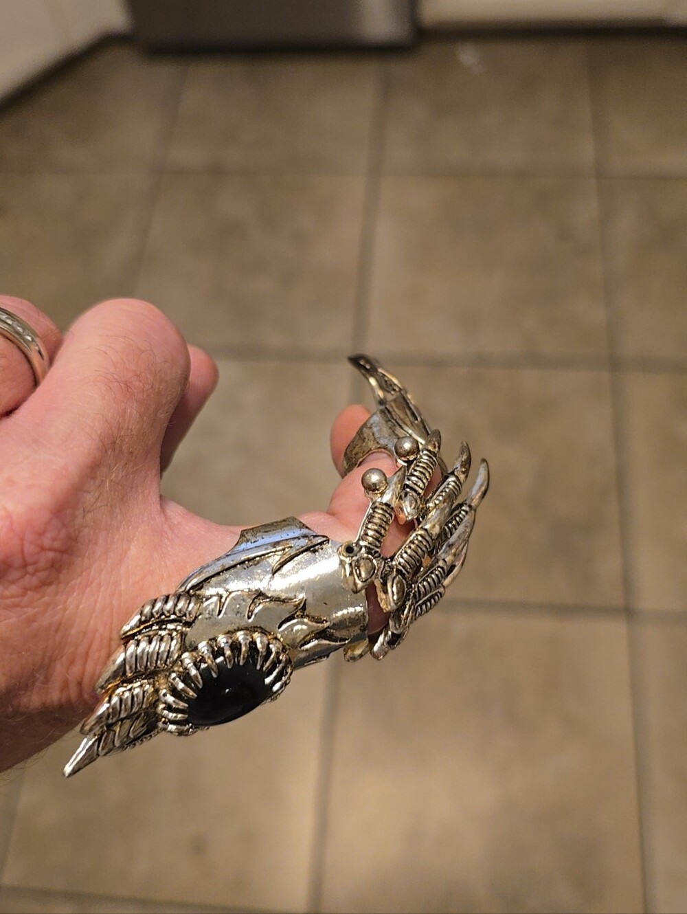 Finger Ring - Picture 6 of 7